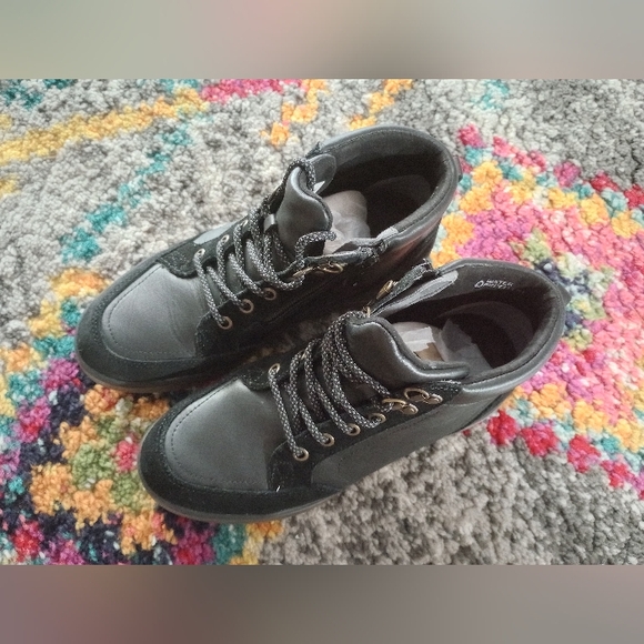 VIONIC Black Leather Boots Size 7 Water Repellent - Picture 1 of 8